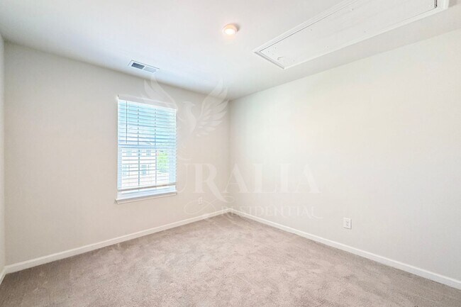 Building Photo - 428 Cross Country Way
