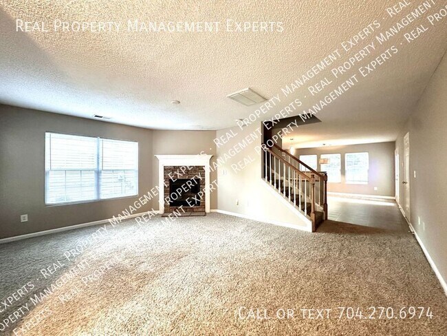 Building Photo - **MOVE IN SPECIAL!**Charming 3BR/2.5BR hom...