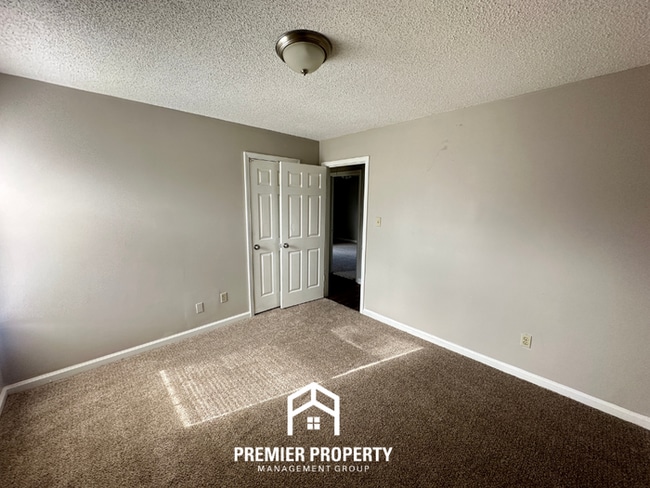 Building Photo - Charming 3BR/2BA Memphis Home with Vaulted Ceilings, Fireplace & Fenced Yard