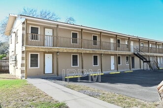 Building Photo - 1141 W Acacia Ave