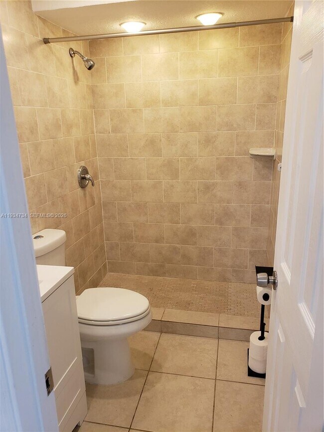 Building Photo - 200 S Birch Rd