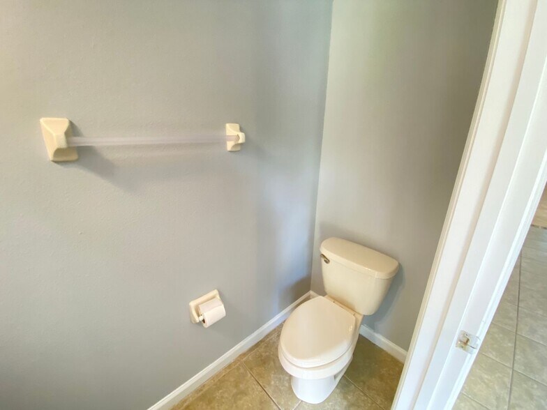 Building Photo - 5 bed / 2.5 bath Lake Nona Townhome!