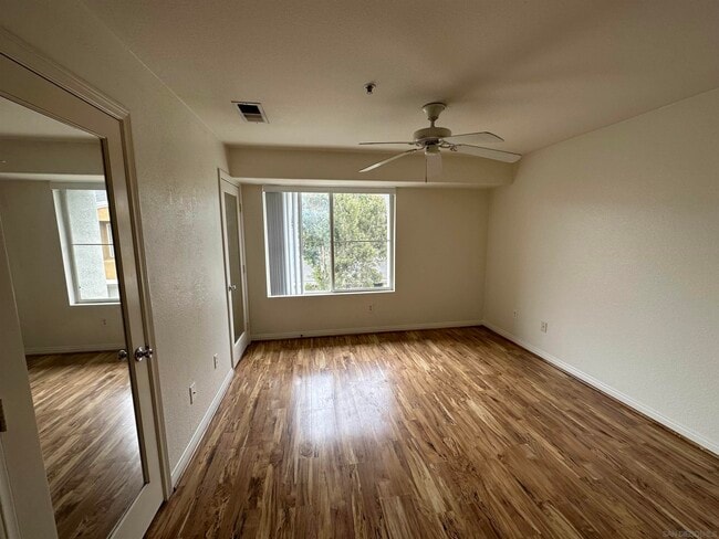 Building Photo - 8753 Plaza Park Ln