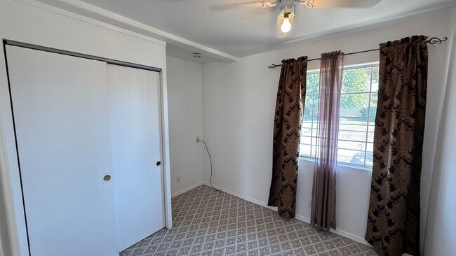 Building Photo - Must-See!!!  5-Bedroom Family Home with Large Yard & Prime Location in Visalia