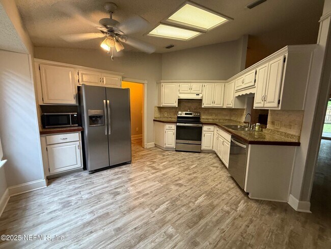 Building Photo - 8562 Echoridge Ct