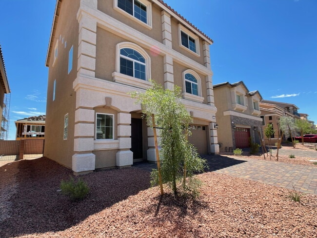 Building Photo - BEAUTIFUL 5 BED 3.5 BATH 3 FLOORS 2 CAR GARAGE SINGLE FAMILY HOME W/ LARGE LOFT & BACKYARD FOR RENT!