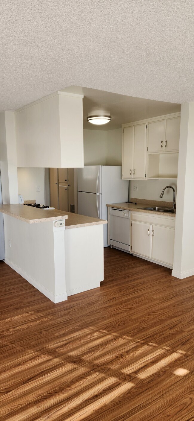 Kitchen - 1656 Monterey Blvd