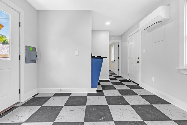 Building Photo - 2245 Monroe Ave