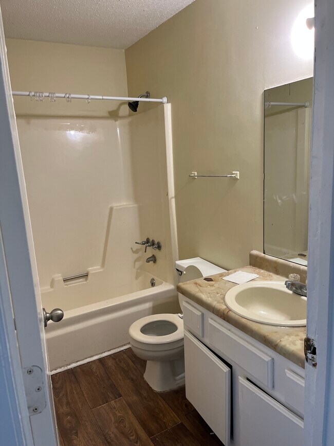 Building Photo - 3617 Willow Creek Ct