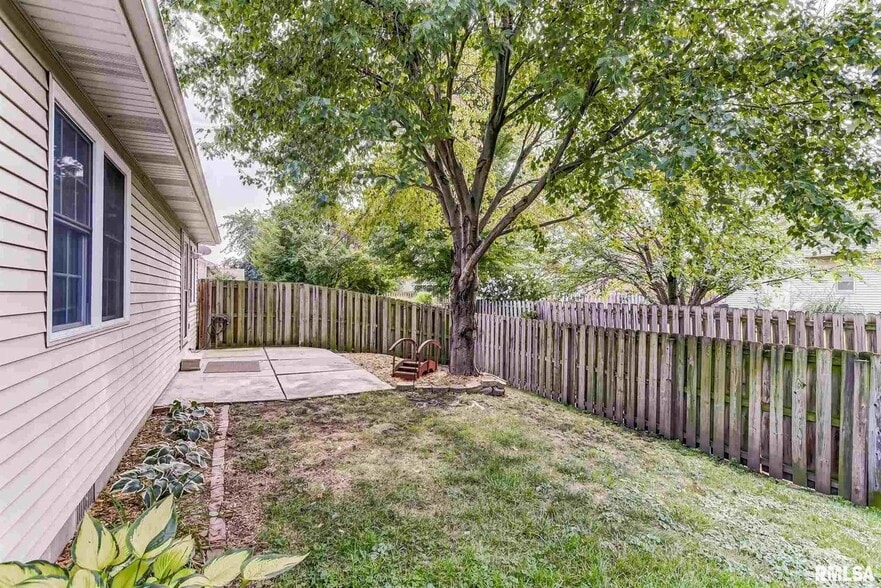 Private Fenced in Backyard - 3209 Sequoia Dr