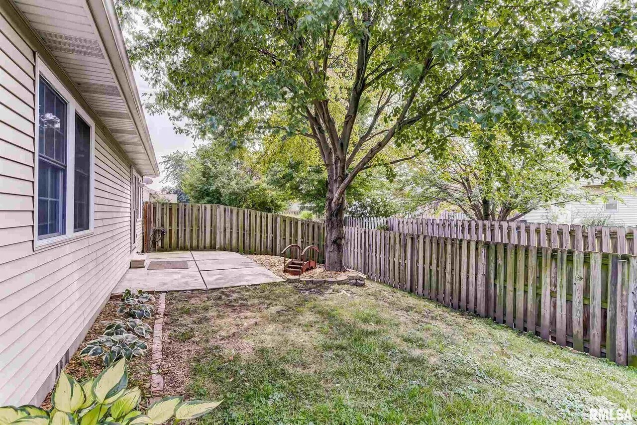 Private Fenced in Backyard - 3209 Sequoia Dr