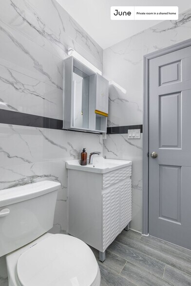Building Photo - Room in Shared 4 bed/2 bath home