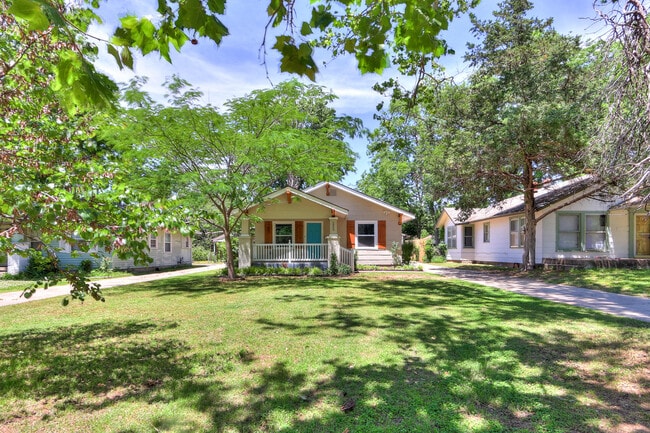 Building Photo - Remodeled Retreat w/ Covered Patio, Front ...