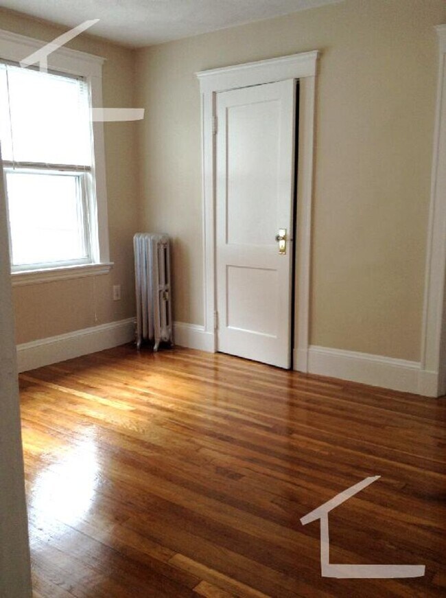 Building Photo - Central Location. Heat, Hot Water Included...