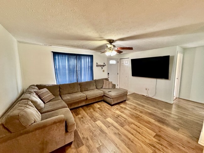 Building Photo - Fantastic Ranch Style Home