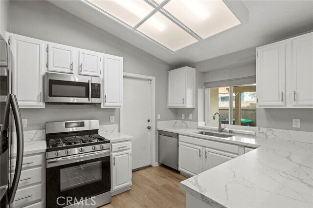 Building Photo - 39472 Long Ridge Dr