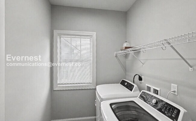 Building Photo - Spacious 3 Bed, 2.5 Bath Home with 2 Car Garage