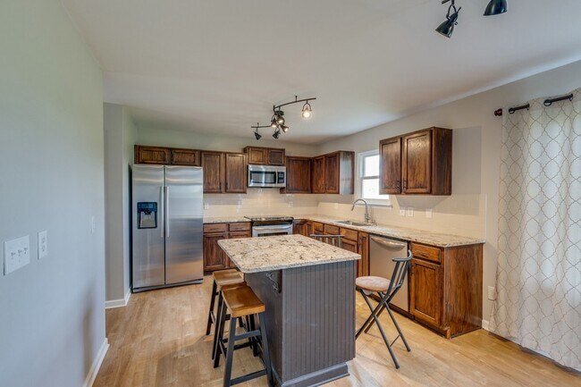 Building Photo - 4017 Cadence Dr