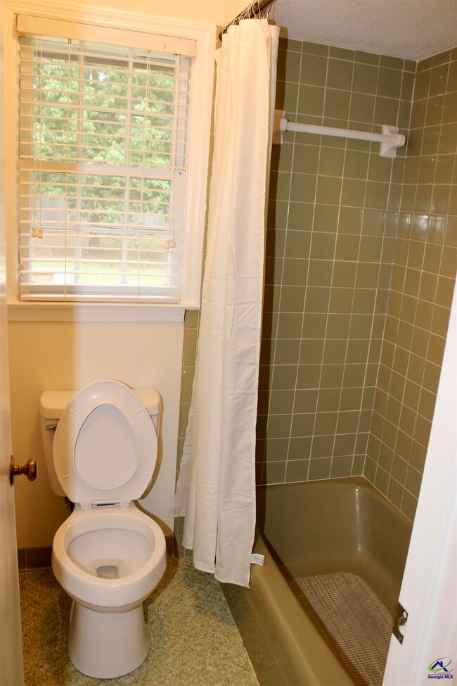 Building Photo - 1004 Ridge Cir S