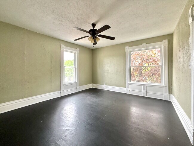 Building Photo - 203 Symphony Way
