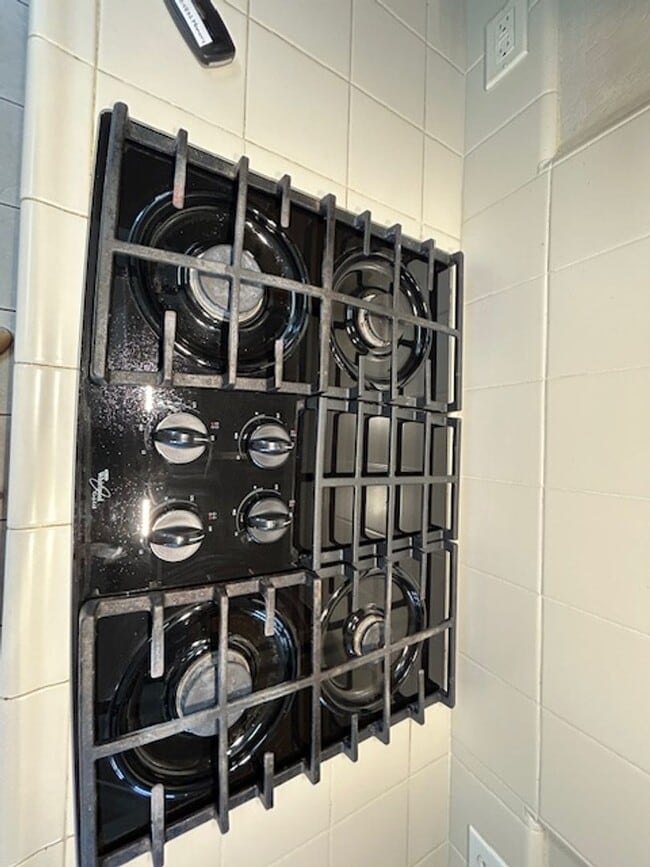 Building Photo - Avalon Gated Community