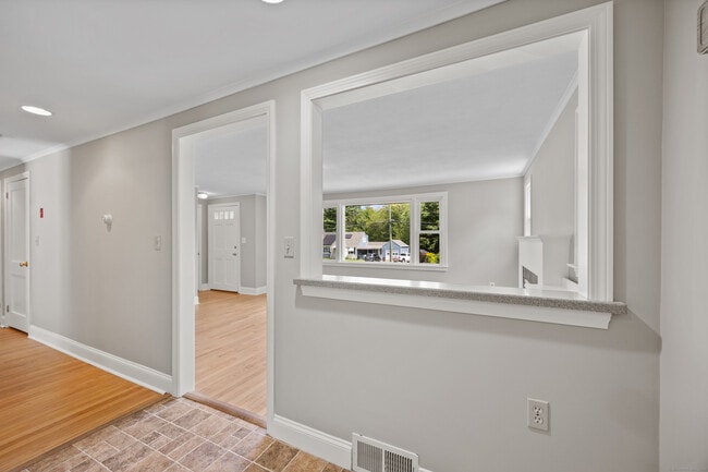 Building Photo - 27 Lathrop Dr
