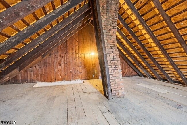 Building Photo - 8 Woodside Ave