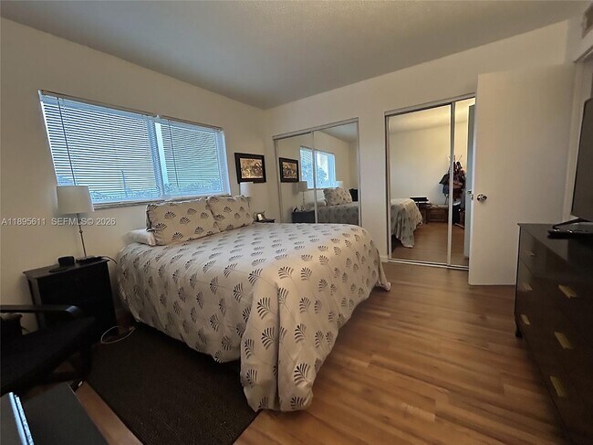 Building Photo - 1400 NE 54th St