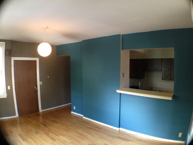 Primary Photo - 8 W Hollister St