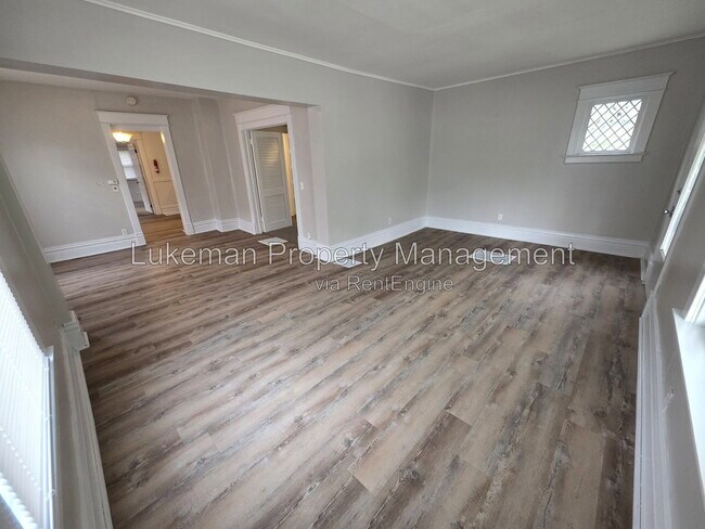 Building Photo - 817 Egleston Ave