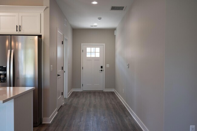 Building Photo - 8452 Oak Shade Cir