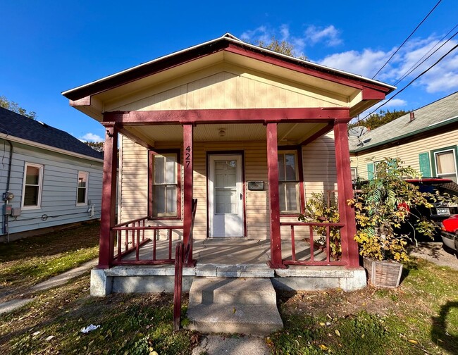 Building Photo - Three Bedroom Home in Southeast Grand Rapids