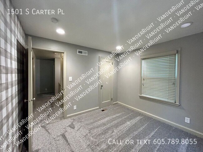 Building Photo - 1501 S Carter Pl