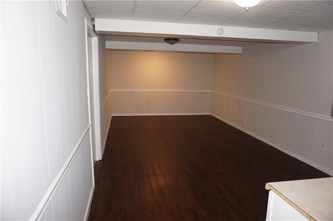 Building Photo - 2477 Creekview Dr SW