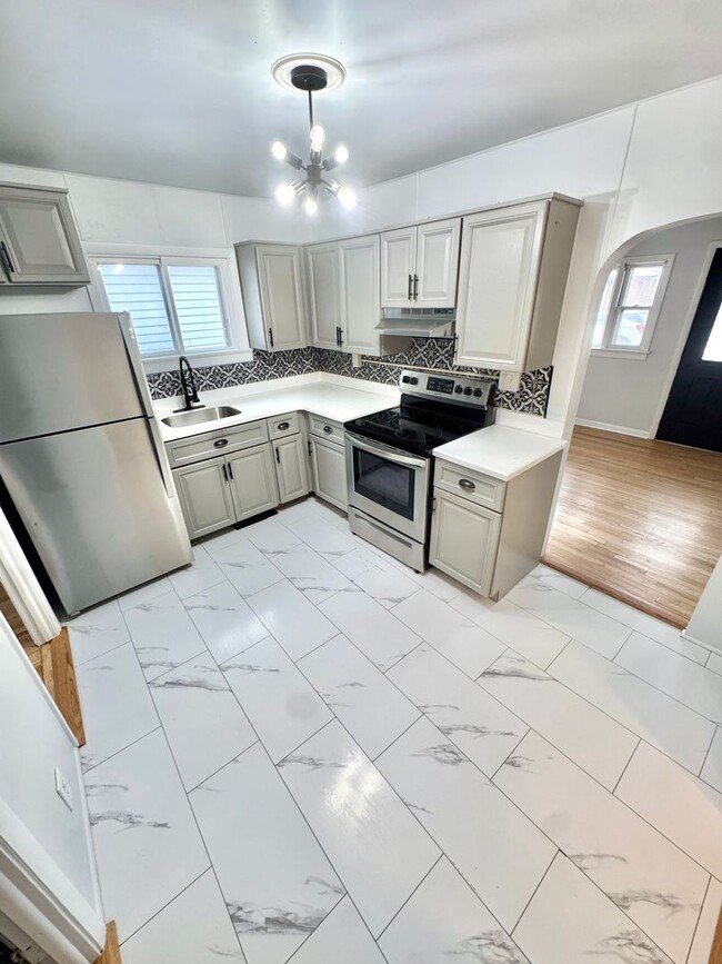 Building Photo - TWO BEDROOM Detached Home in Bethlehem Schools