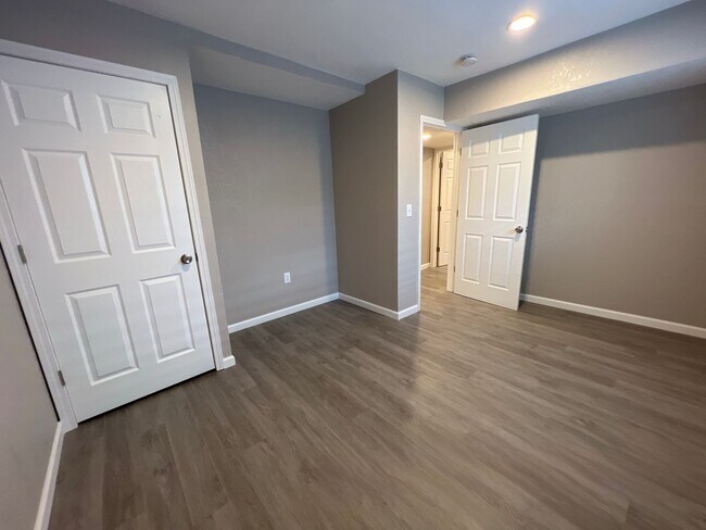 Building Photo - 3 Bed 1 Bath in Denver's Elyria Swansea Neighborhood!