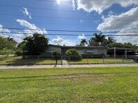 Building Photo - 900 NW 14th Ave