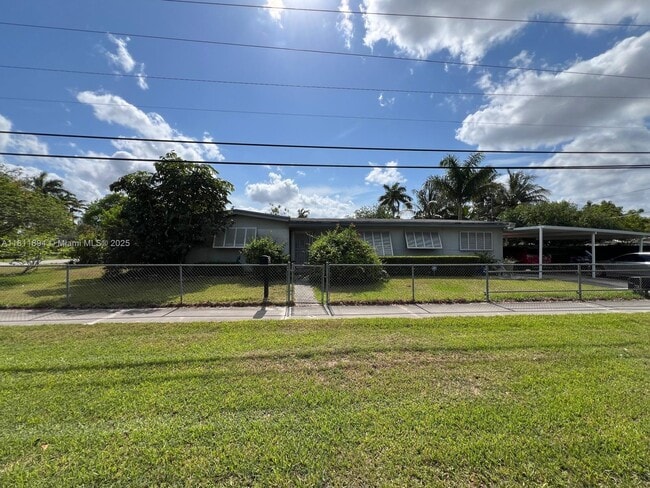 Primary Photo - 900 NW 14th Ave