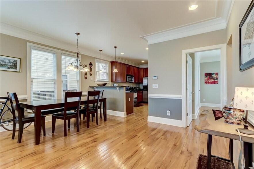 Building Photo - 345 Chastain St SE