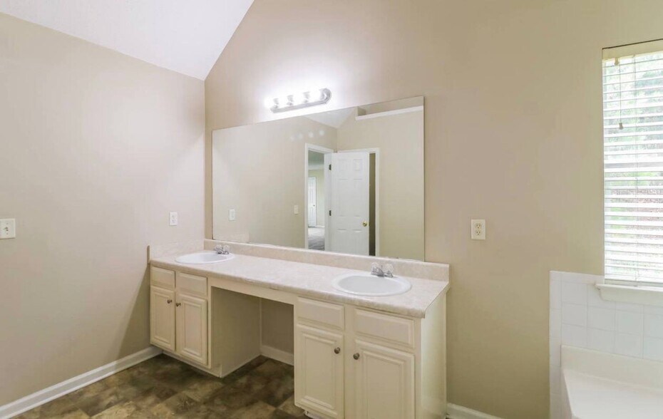 Building Photo - 6849 Fireside Ln