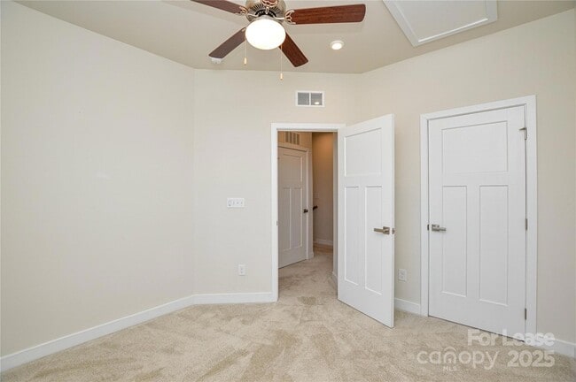 Building Photo - 9833 Oaklawn Blvd NW
