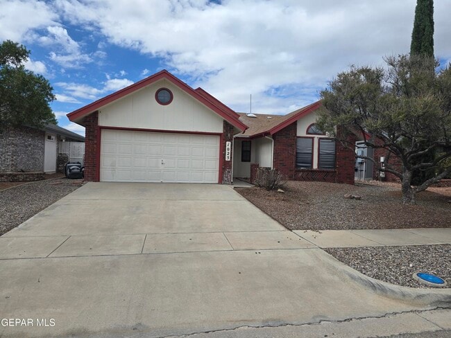 Building Photo - 1025 Desierto Luna St