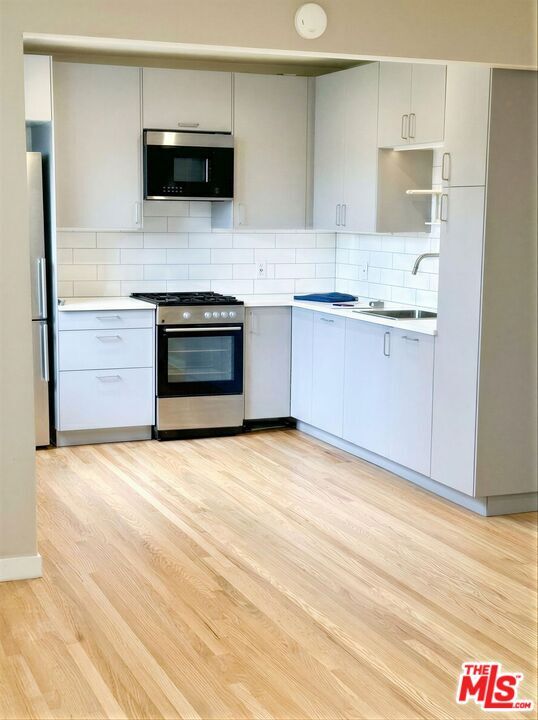 Building Photo - 16852 McCormick St