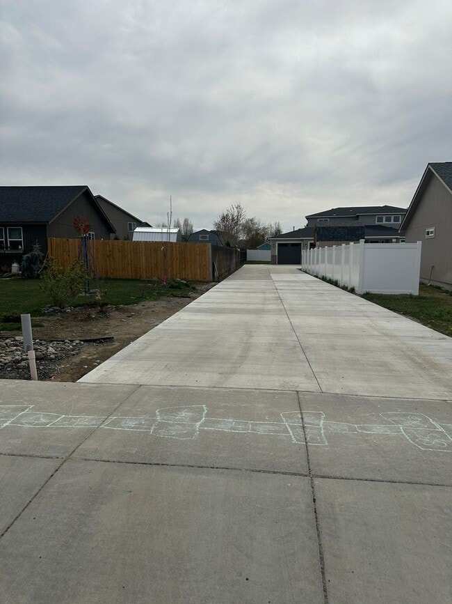 Building Photo - Alderbrook Homes, New Construction, XL Home for Rent!