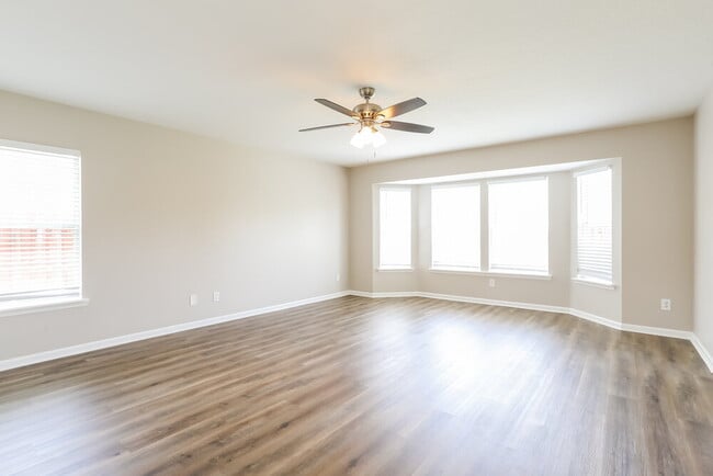 Building Photo - 1926 Old Moss Ln