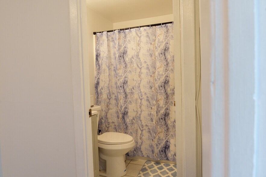 Building Photo - 8439 Pioneer Dr