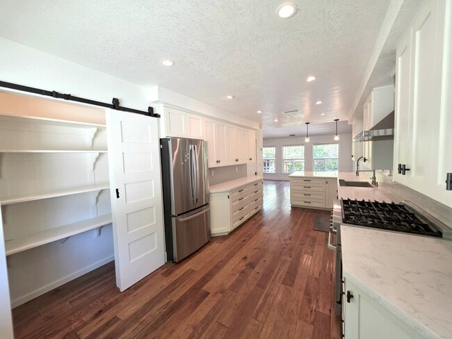 Building Photo - 3310 Manzana St
