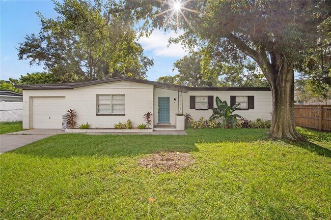 Building Photo - 9618 Pineridge Ave
