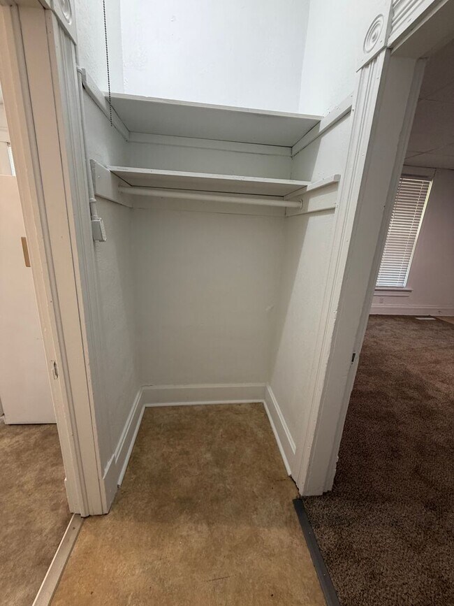 Building Photo - Newly Updated 2 Bedroom House with off street parking!