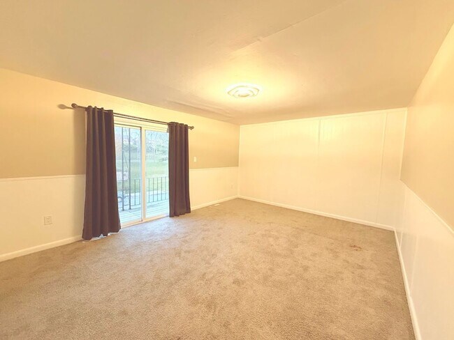 Building Photo - 3 Bedroom House